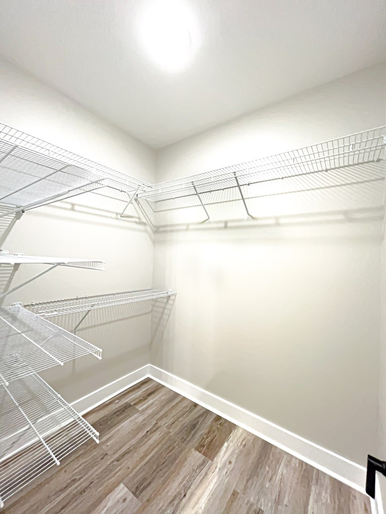 402 California Dr, 32456