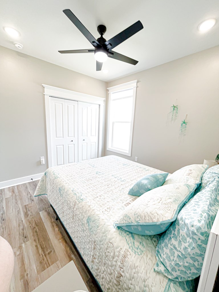 402 California Dr, 32456