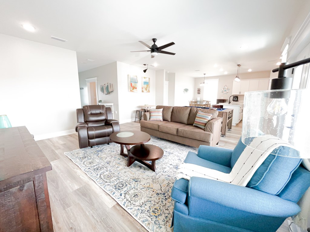 402 California Dr, 32456