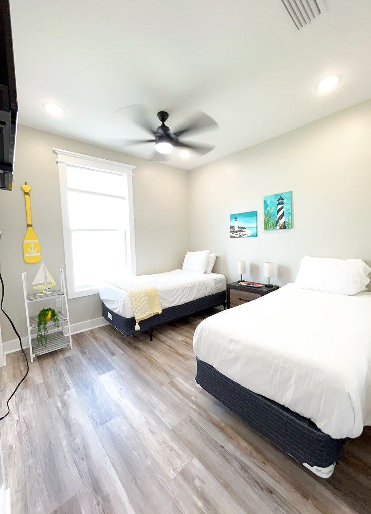 402 California Dr, 32456