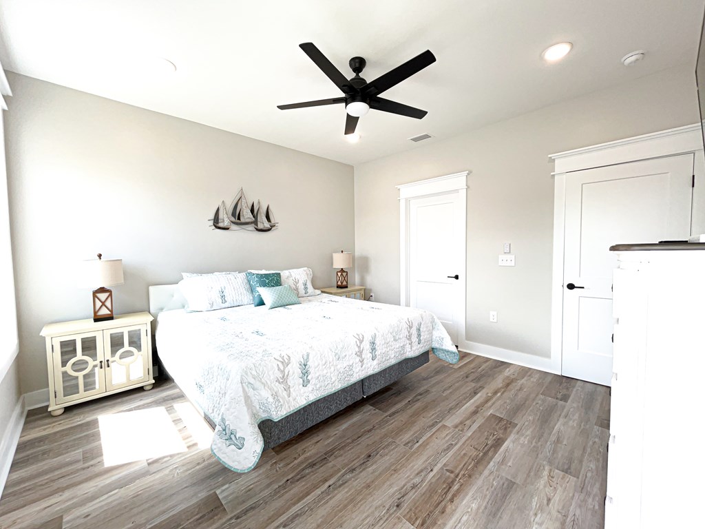 402 California Dr, 32456