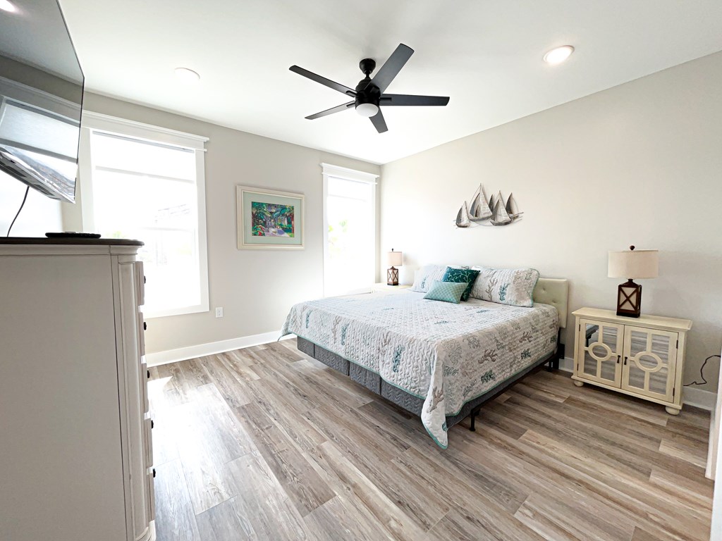 402 California Dr, 32456