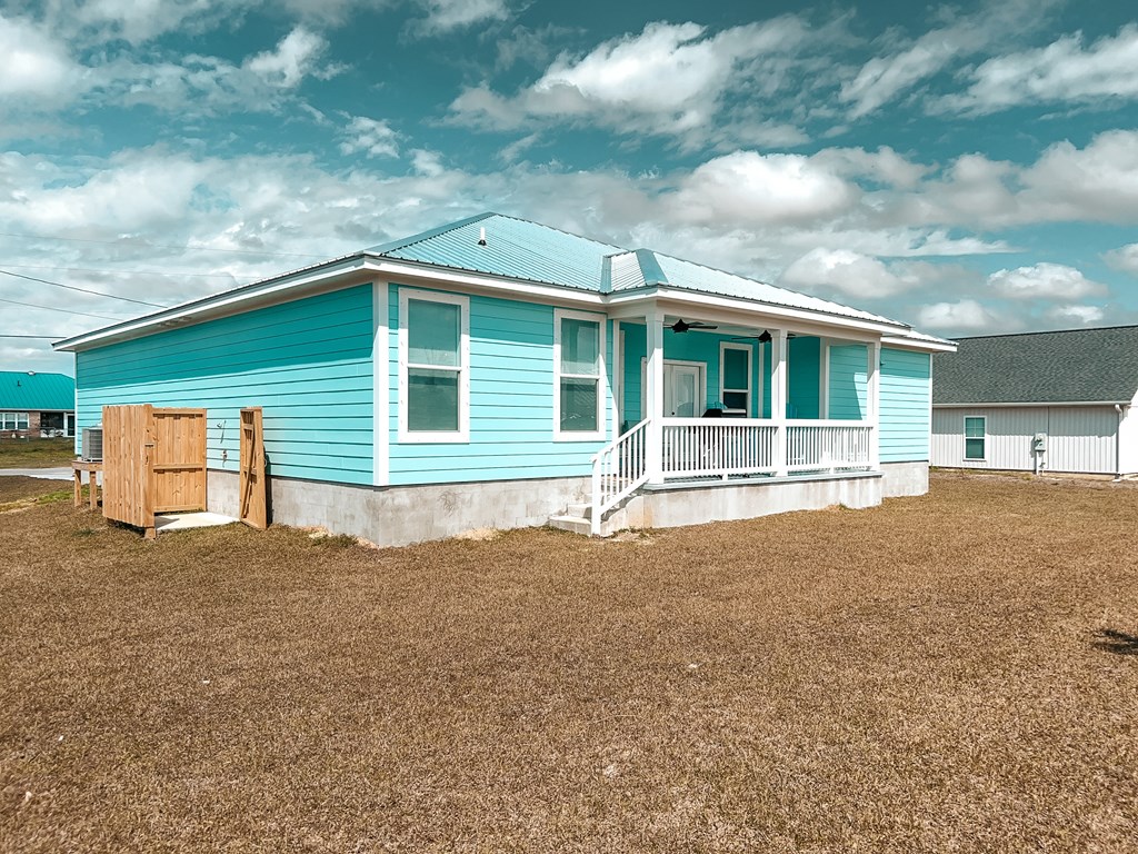 402 California Dr, 32456