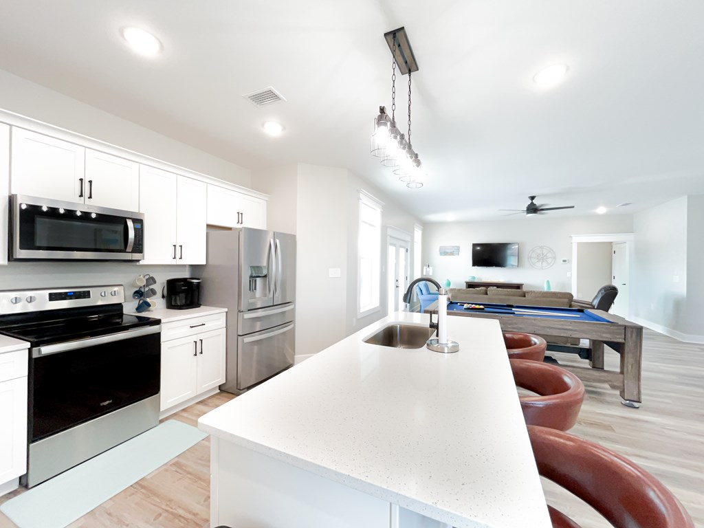 402 California Dr, 32456