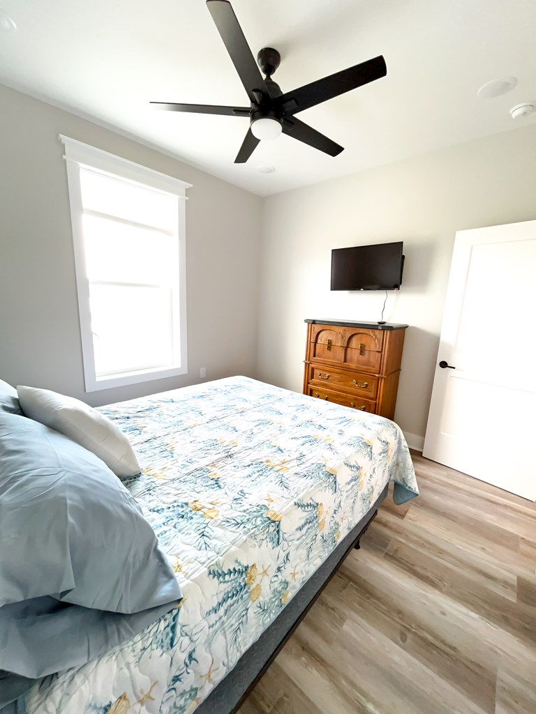 402 California Dr, 32456