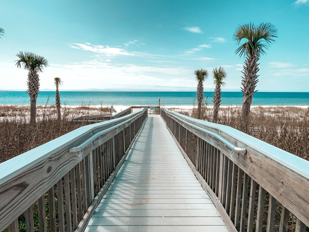 402 California Dr, 32456