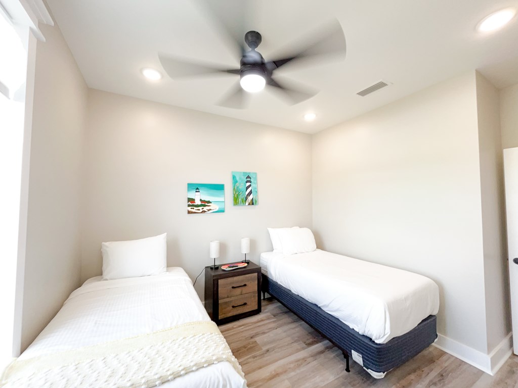 402 California Dr, 32456