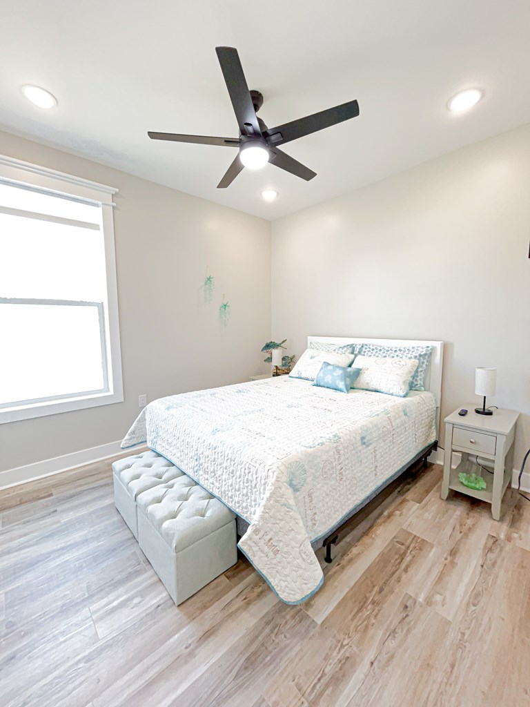 402 California Dr, 32456