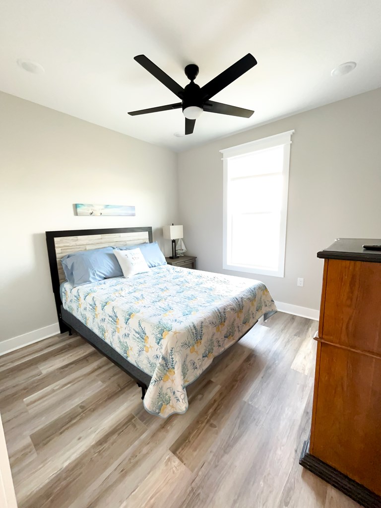 402 California Dr, 32456