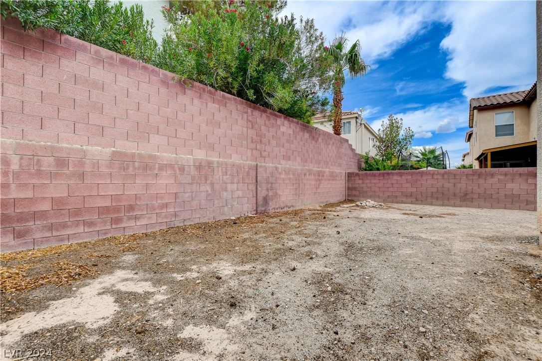 8075 Hilltop Windmill Street