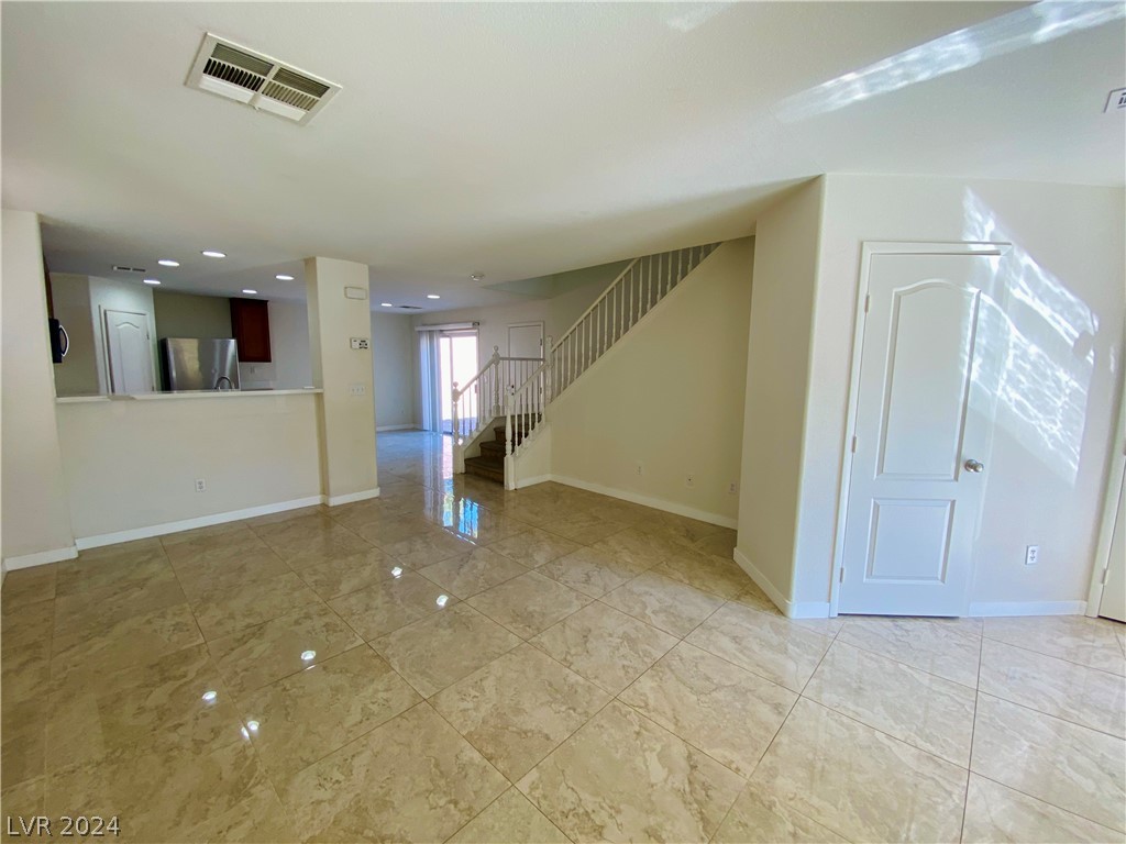 8075 Hilltop Windmill Street
