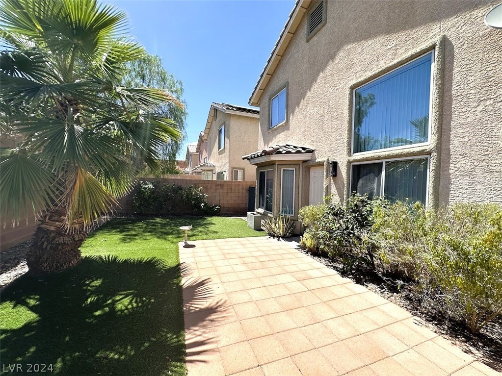 11041 Meadow Leaf Avenue