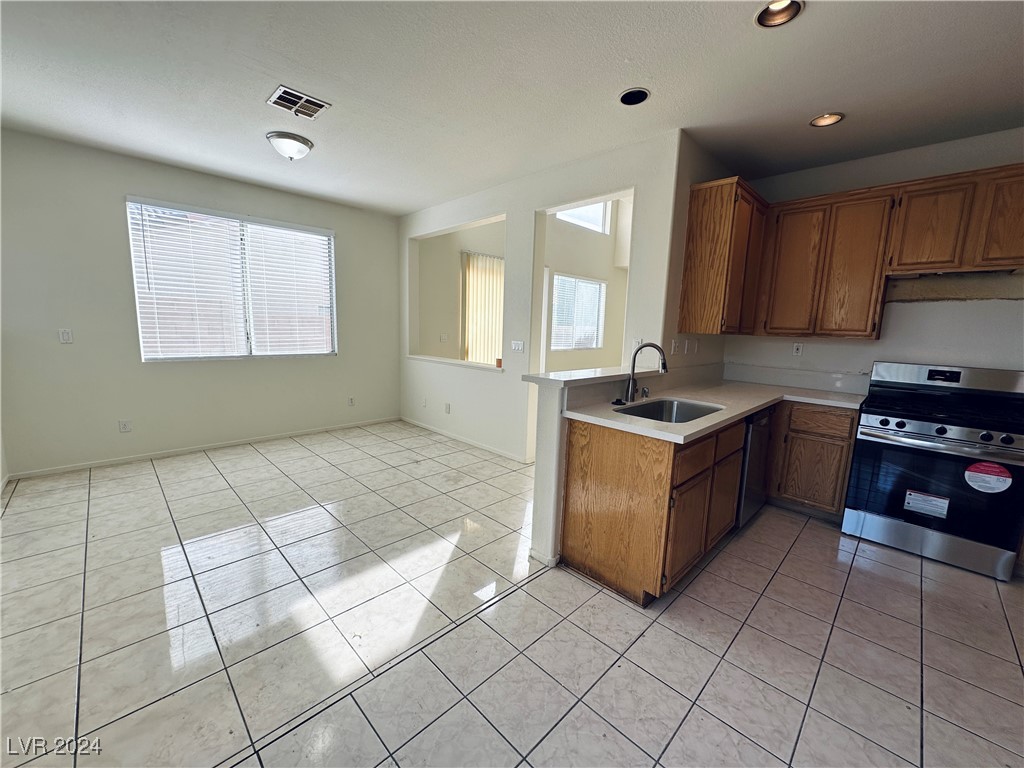 7636 VISTA HILLS Drive 0