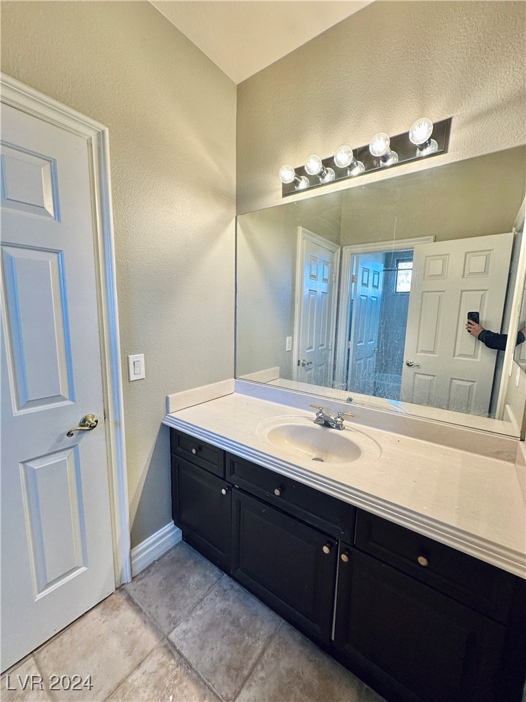 211 CLIFF VALLEY Drive 0
