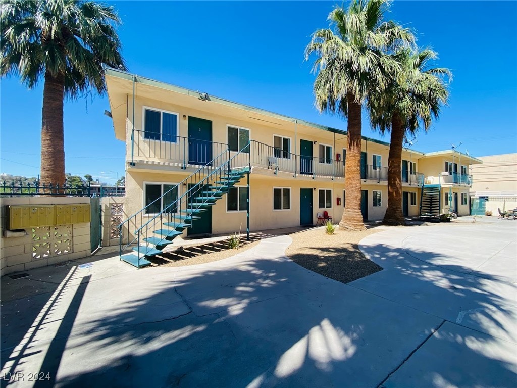 3762 Royal Crest Street 8