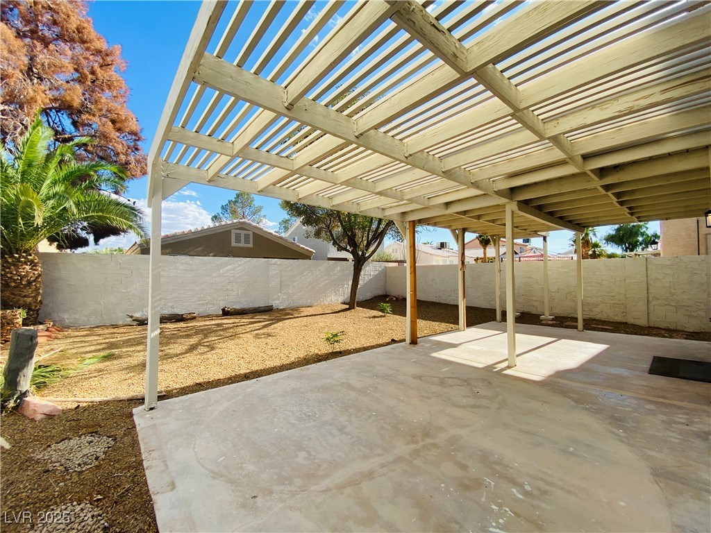 8221 Hydra Lane