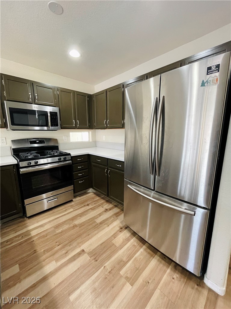 8221 Hydra Lane