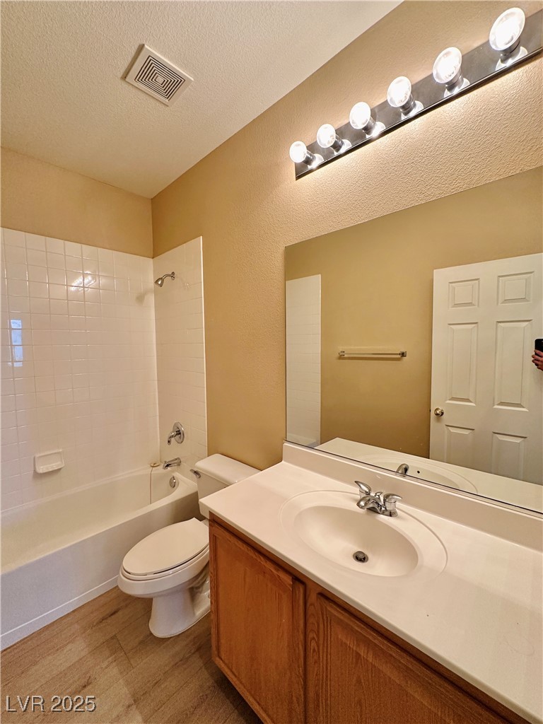 6196 Glimmering Light Avenue