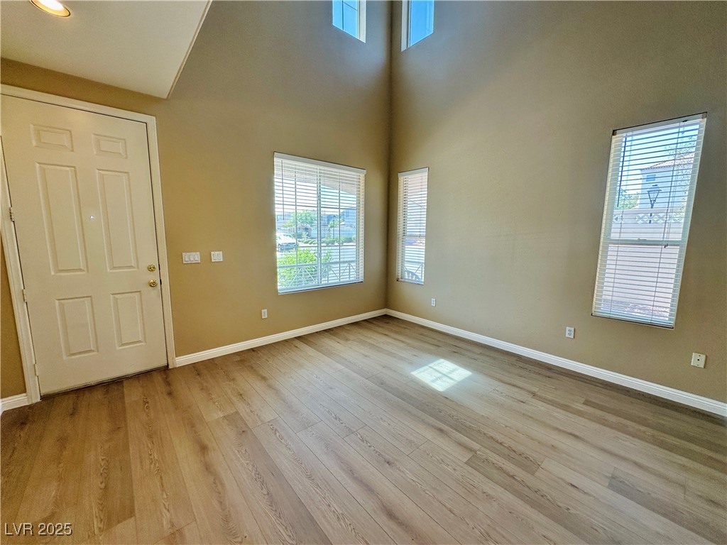 6196 Glimmering Light Avenue