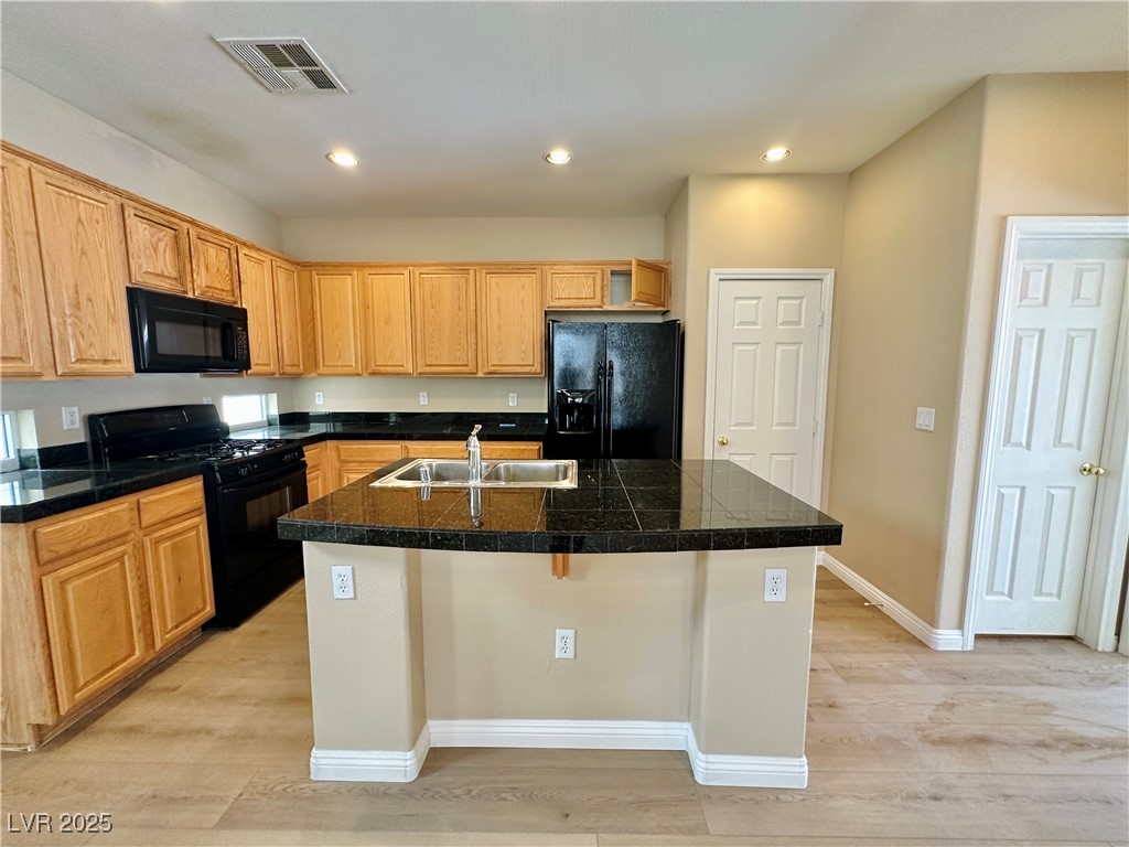 6196 Glimmering Light Avenue