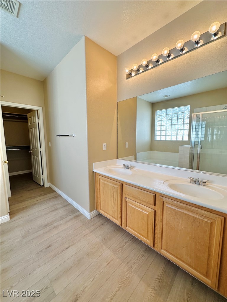 6196 Glimmering Light Avenue