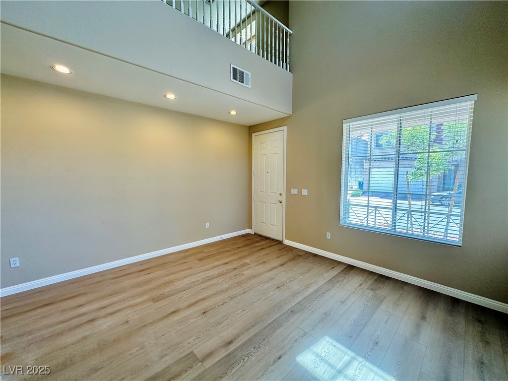 6196 Glimmering Light Avenue