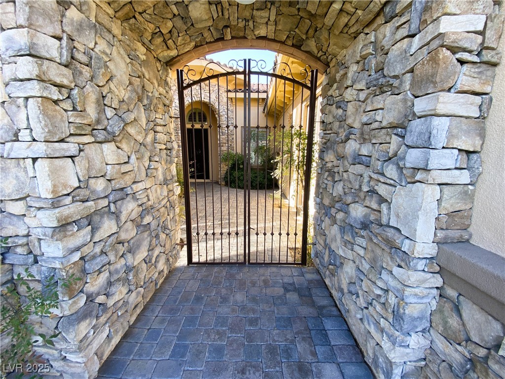 23 Avenida Sorrento