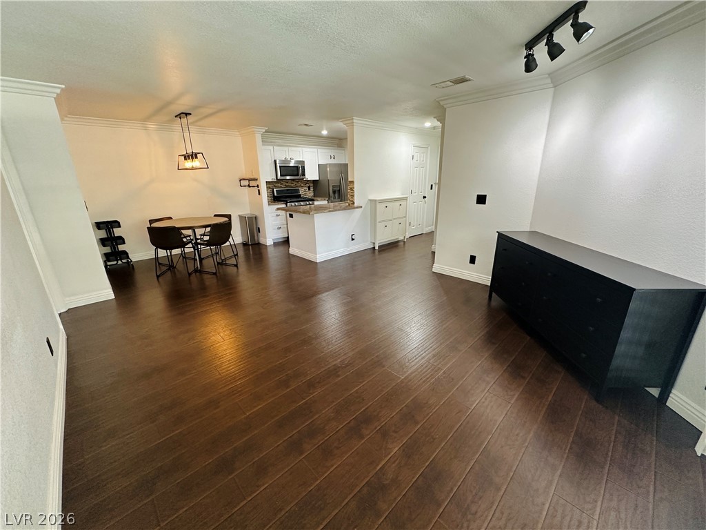 2200 South Fort Apache Road 2251