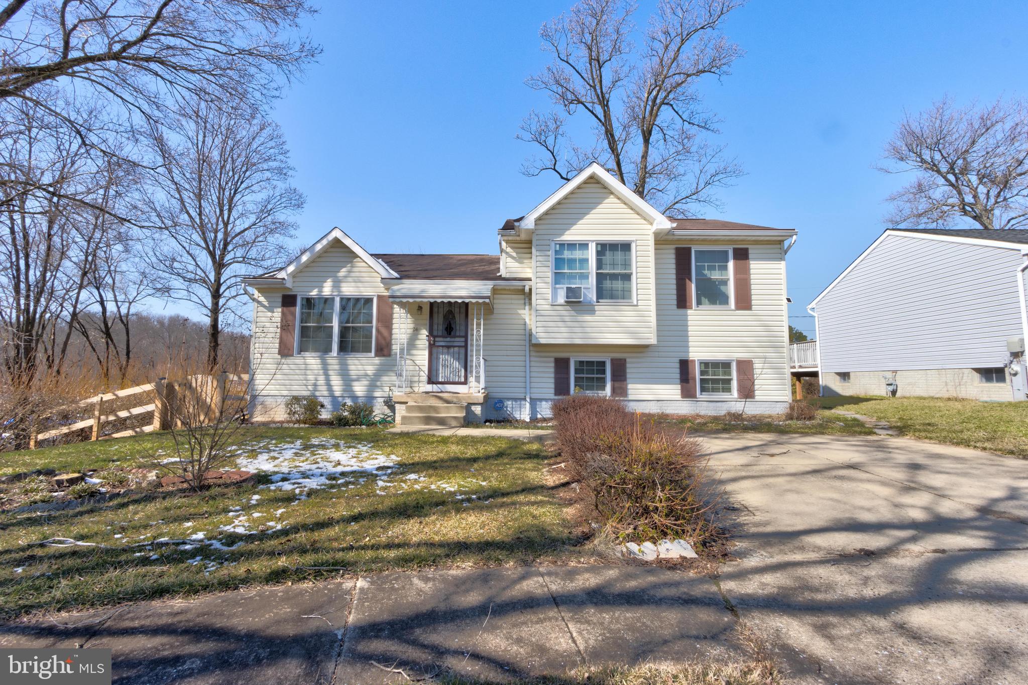 24 Rocky Ln