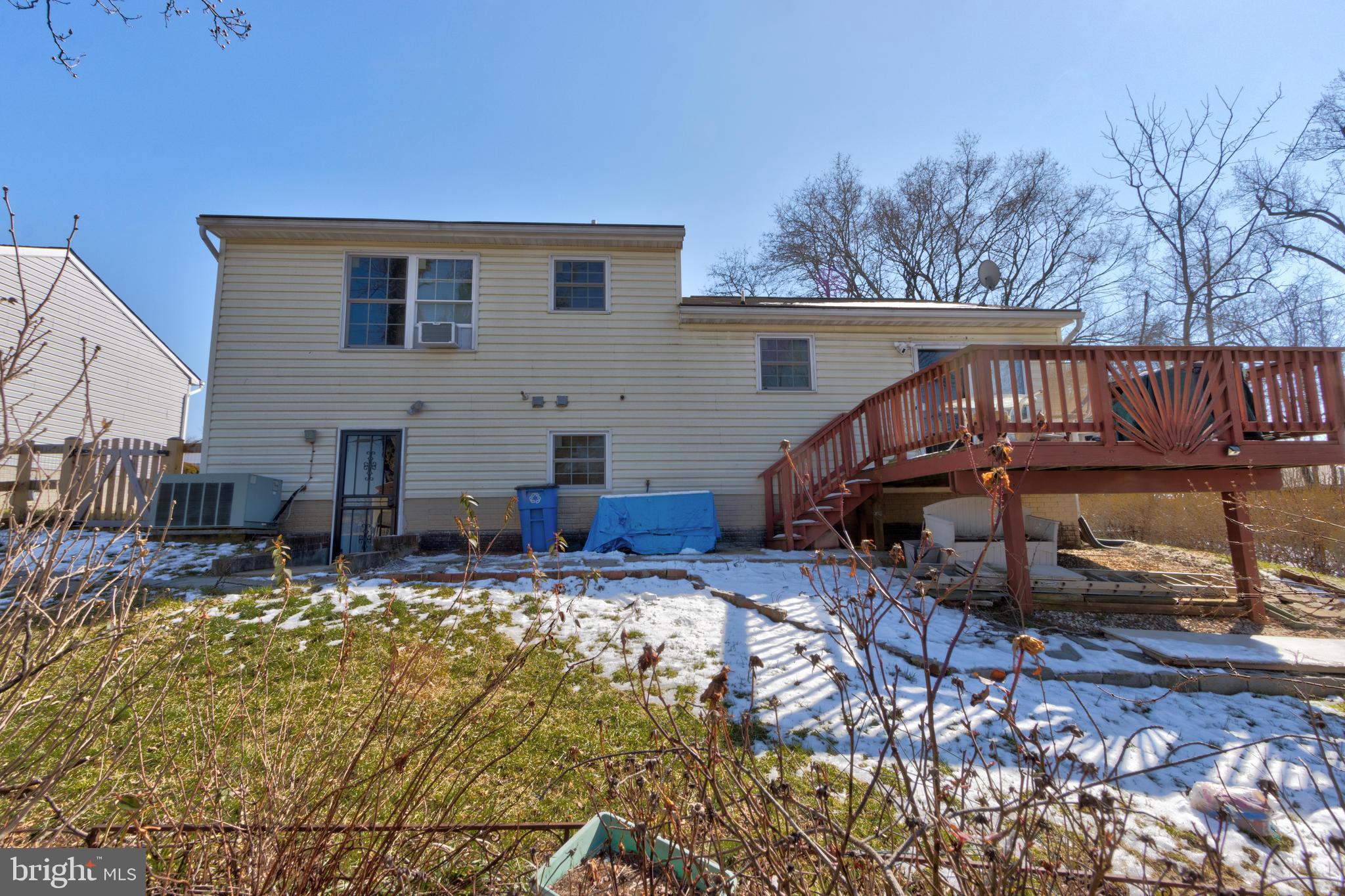 24 Rocky Ln