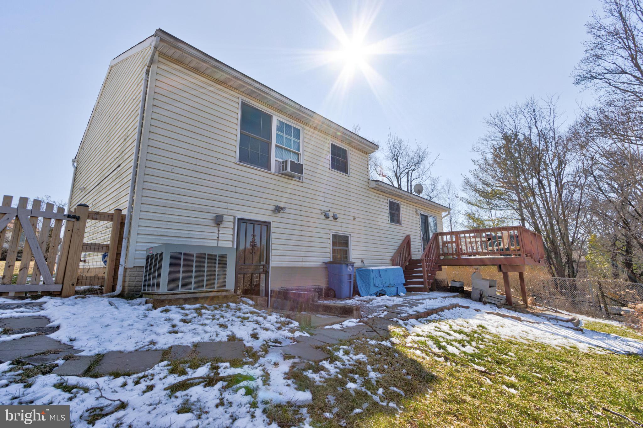 24 Rocky Ln