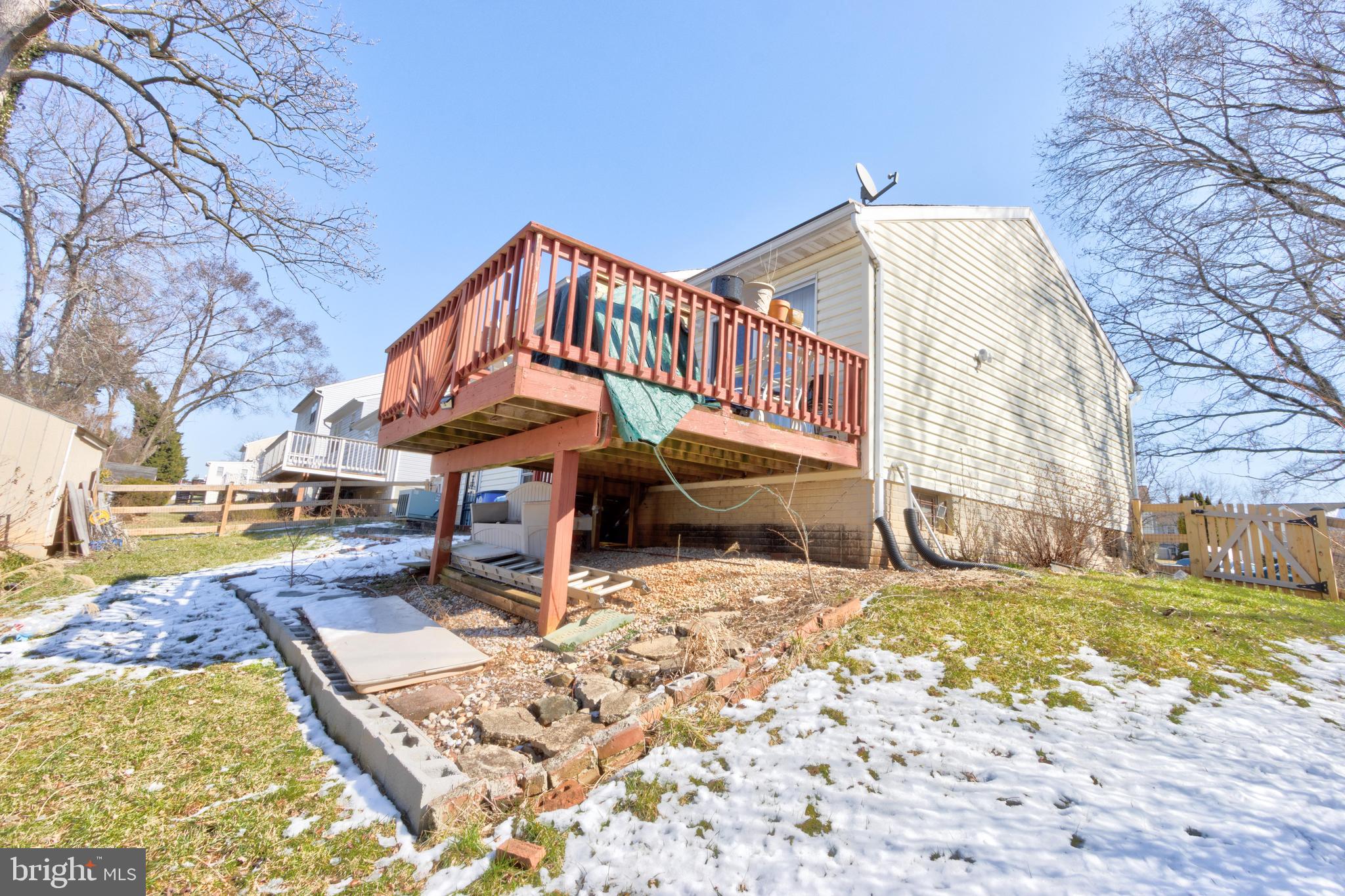 24 Rocky Ln