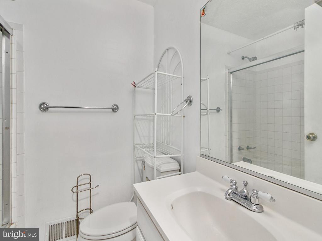 18 Ivy Oak COURT