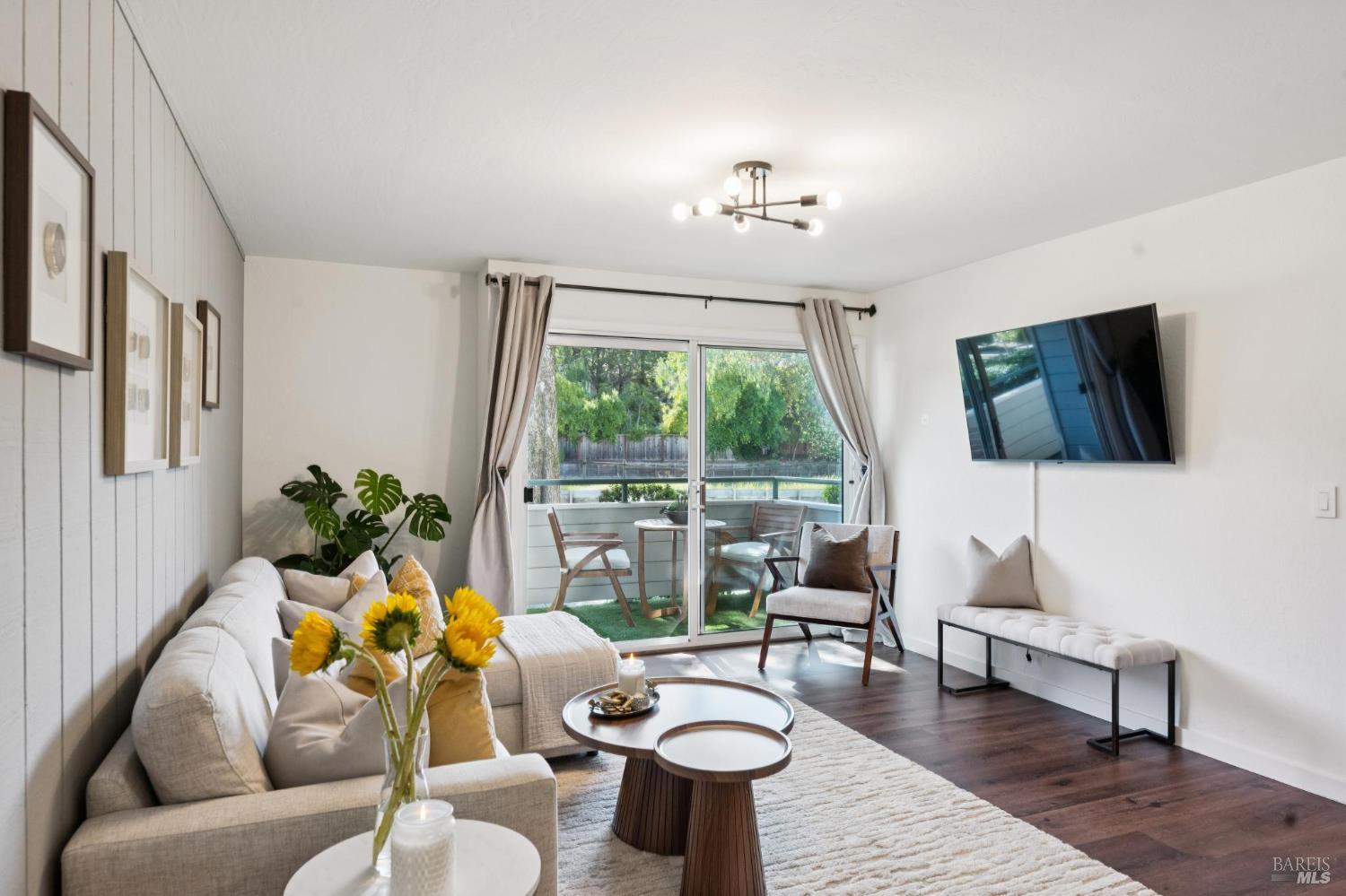 310 Larkspur Plaza Dr
