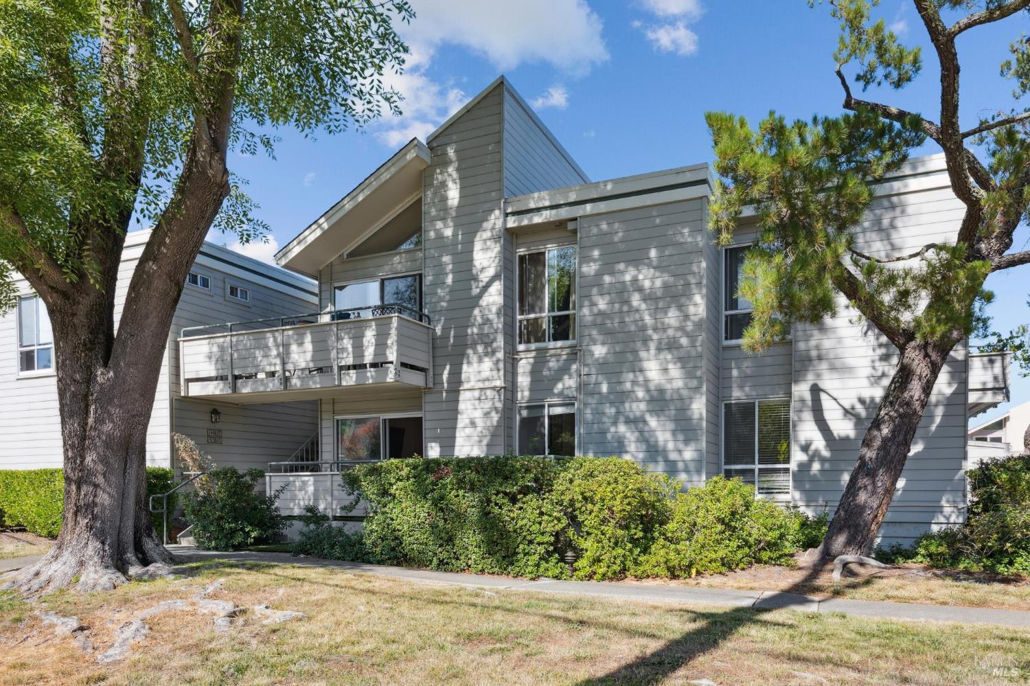 310 Larkspur Plaza Dr