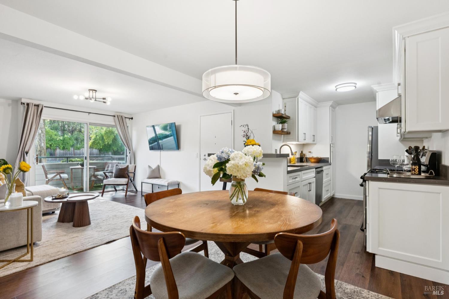 310 Larkspur Plaza Dr