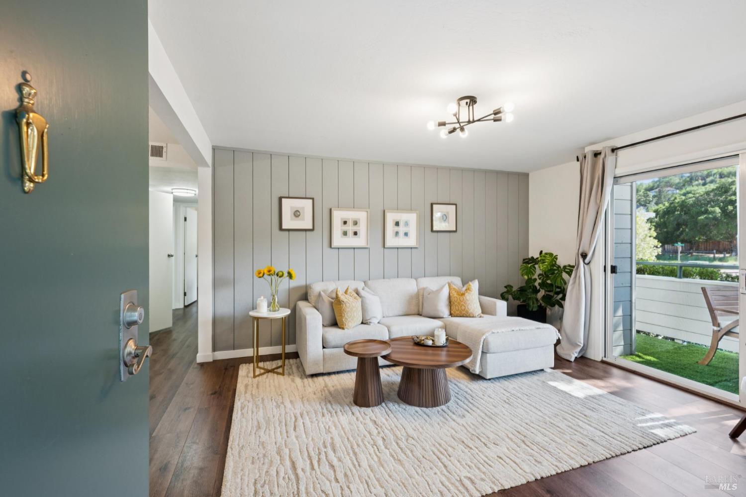 310 Larkspur Plaza Dr