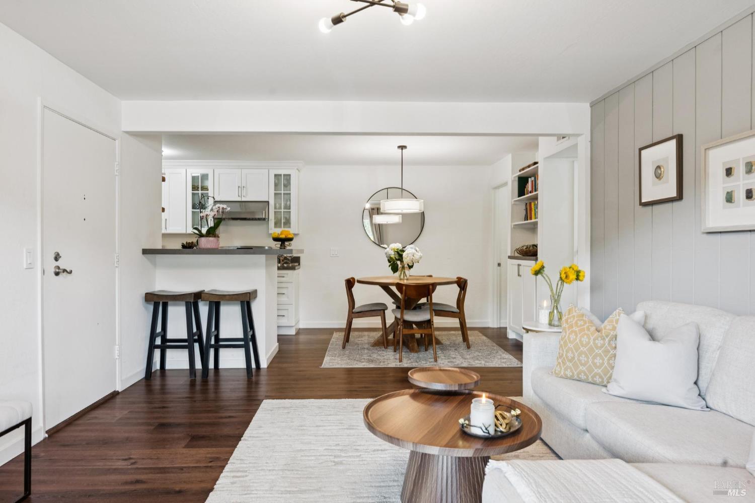 310 Larkspur Plaza Dr