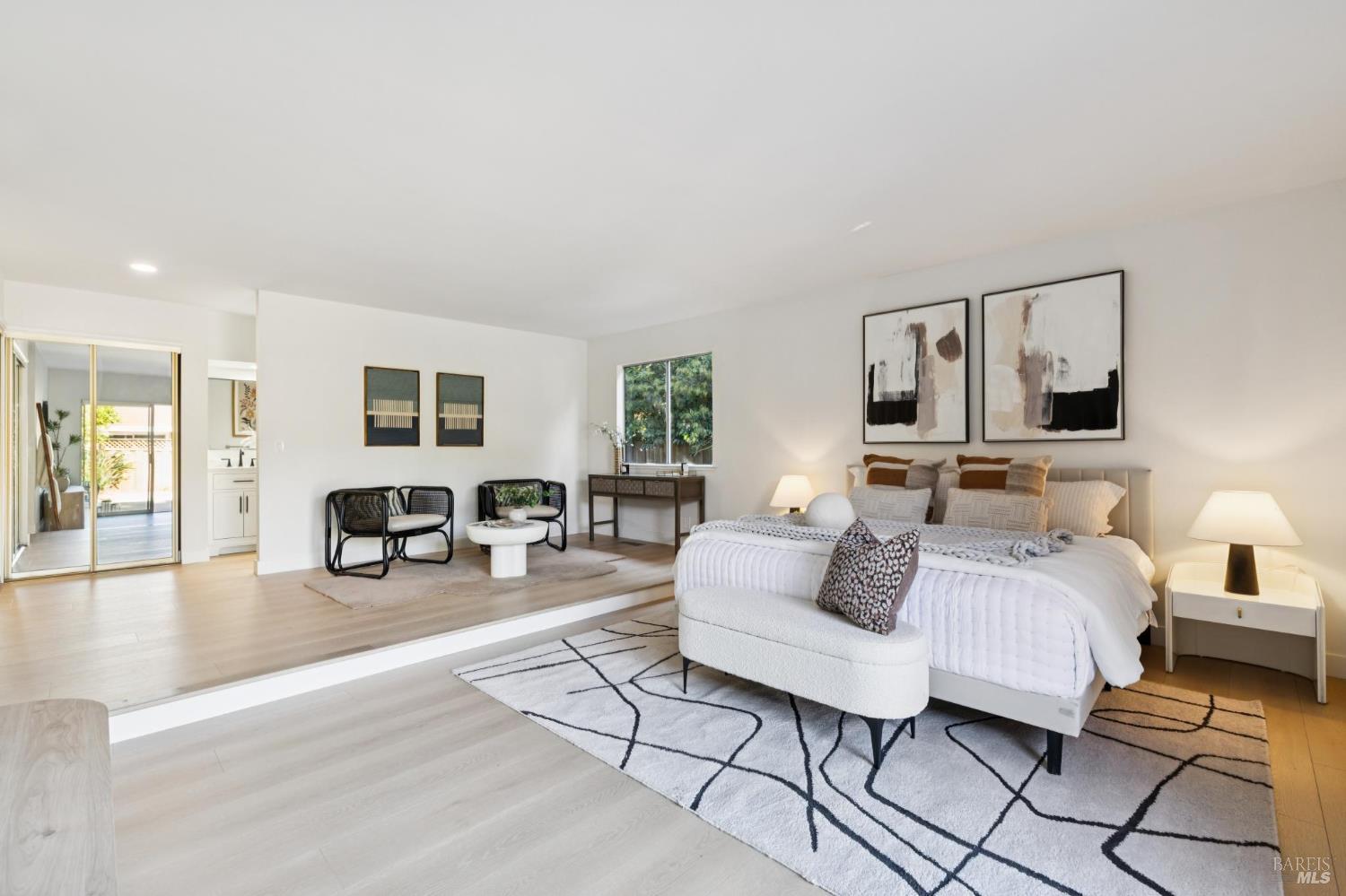 8 W Castlewood Drive