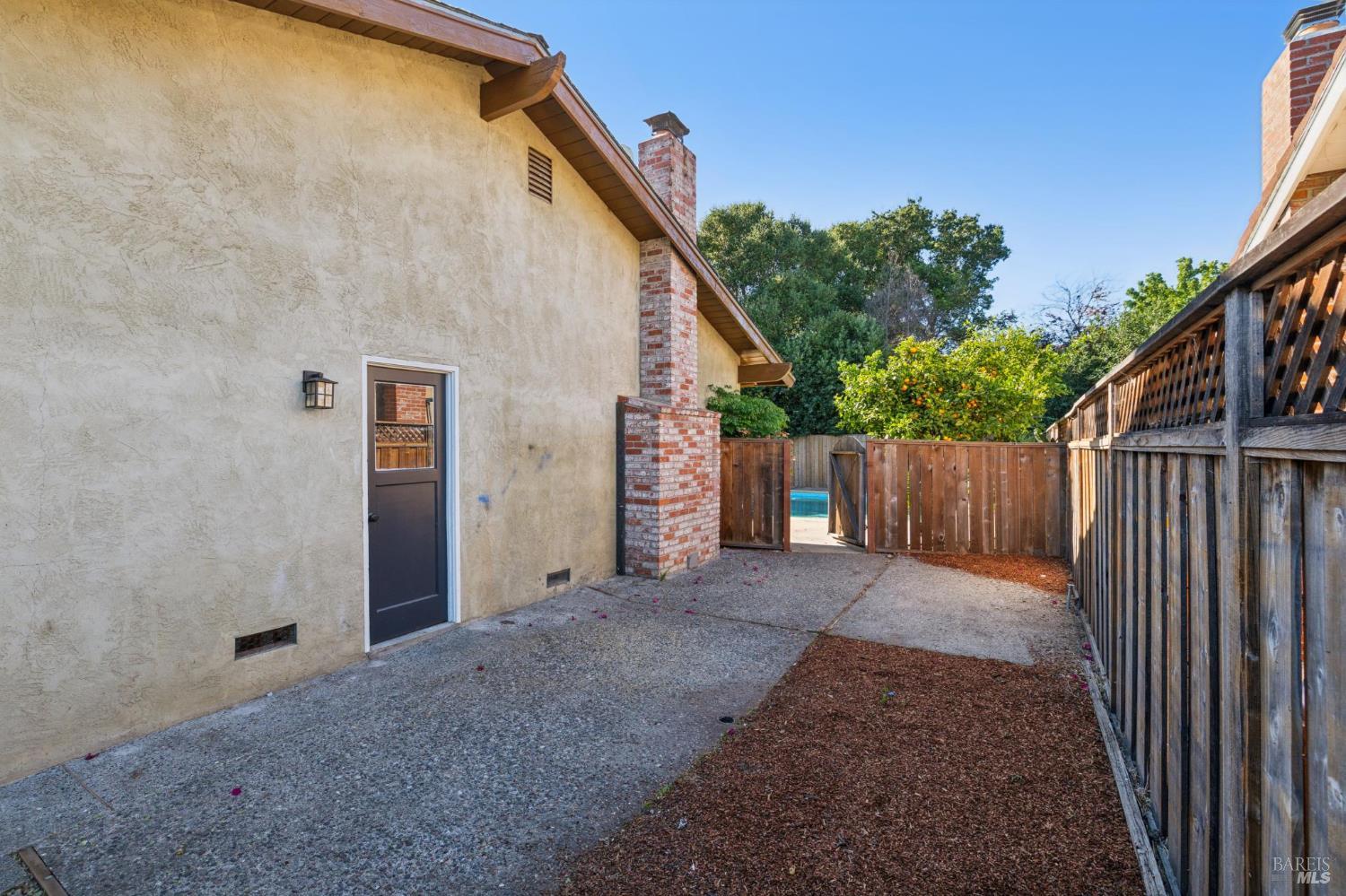 8 W Castlewood Drive