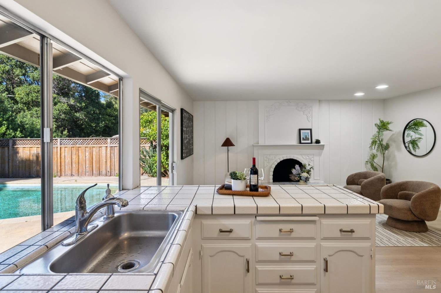 8 W Castlewood Drive