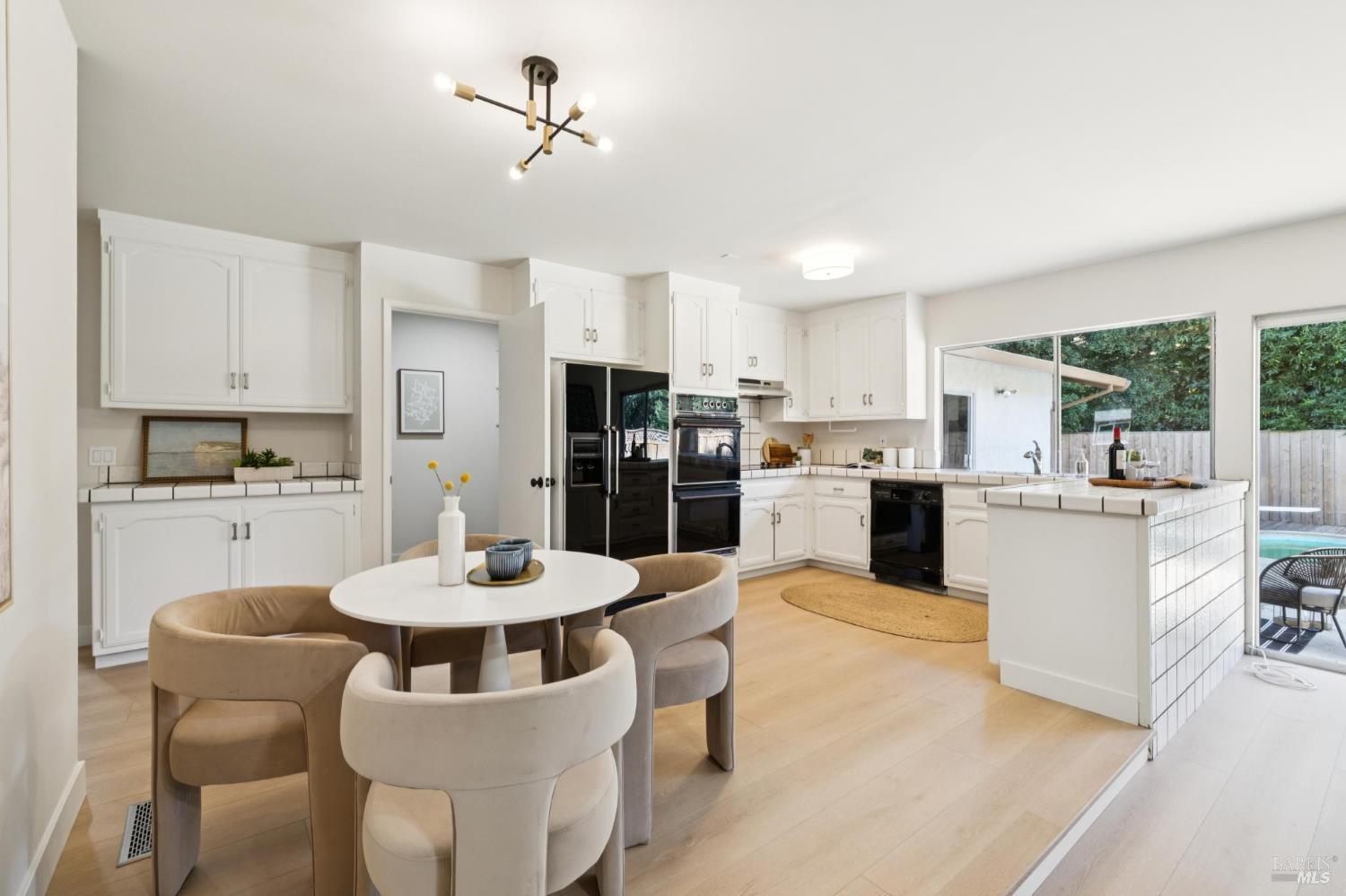 8 W Castlewood Drive