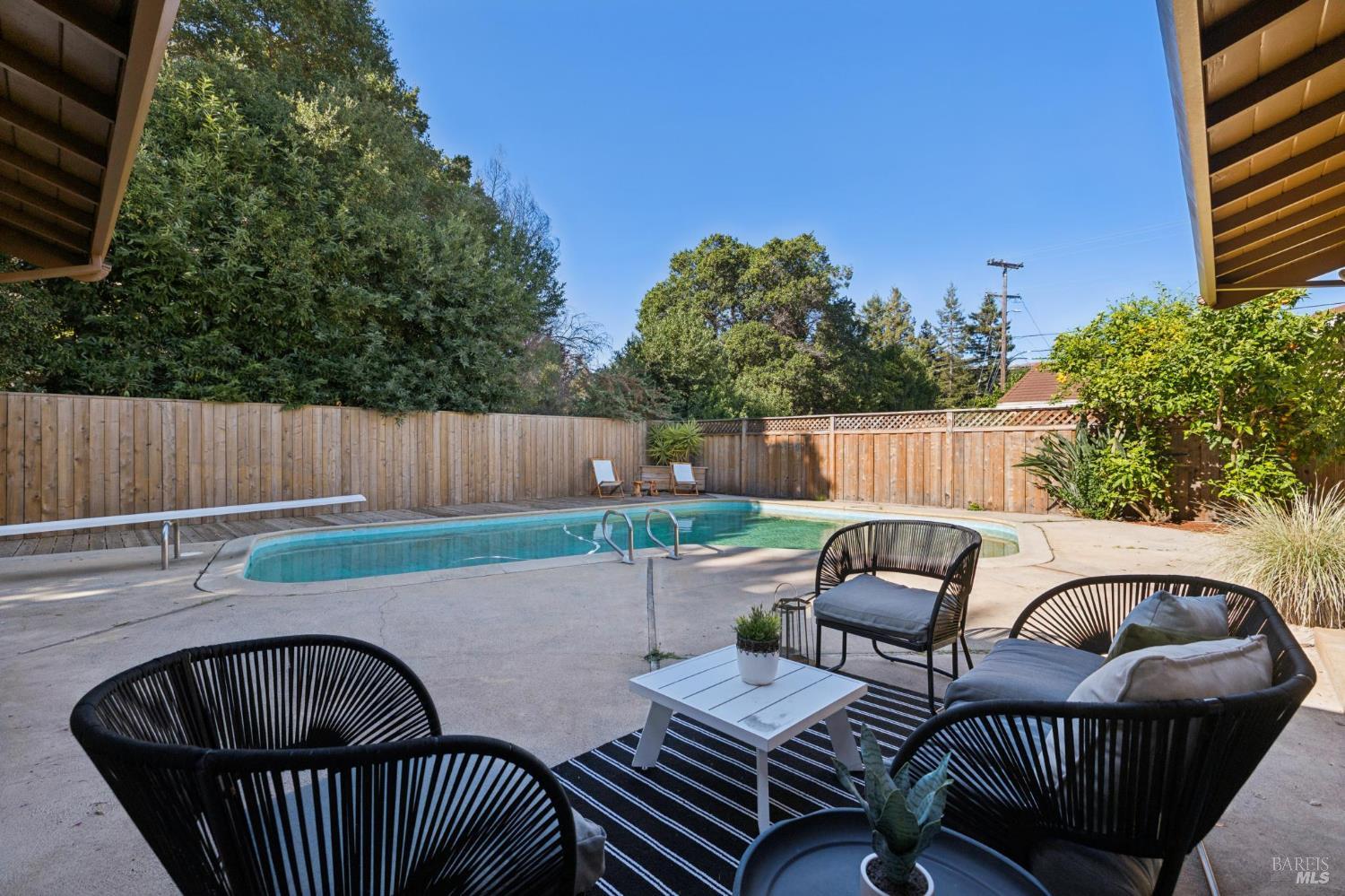 8 W Castlewood Drive
