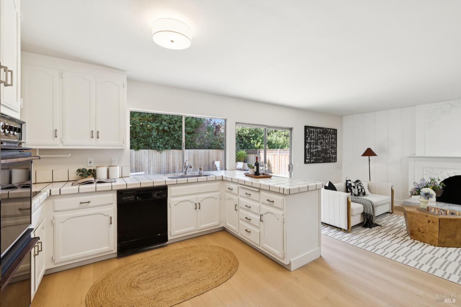8 W Castlewood Drive