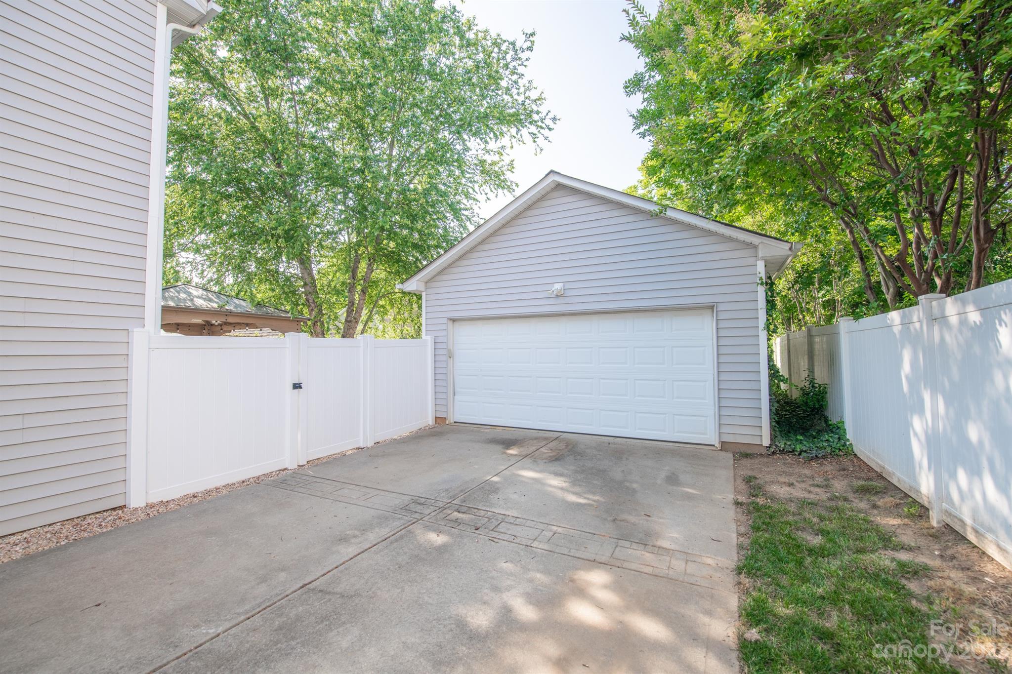 10731 Meadow Crossing Lane