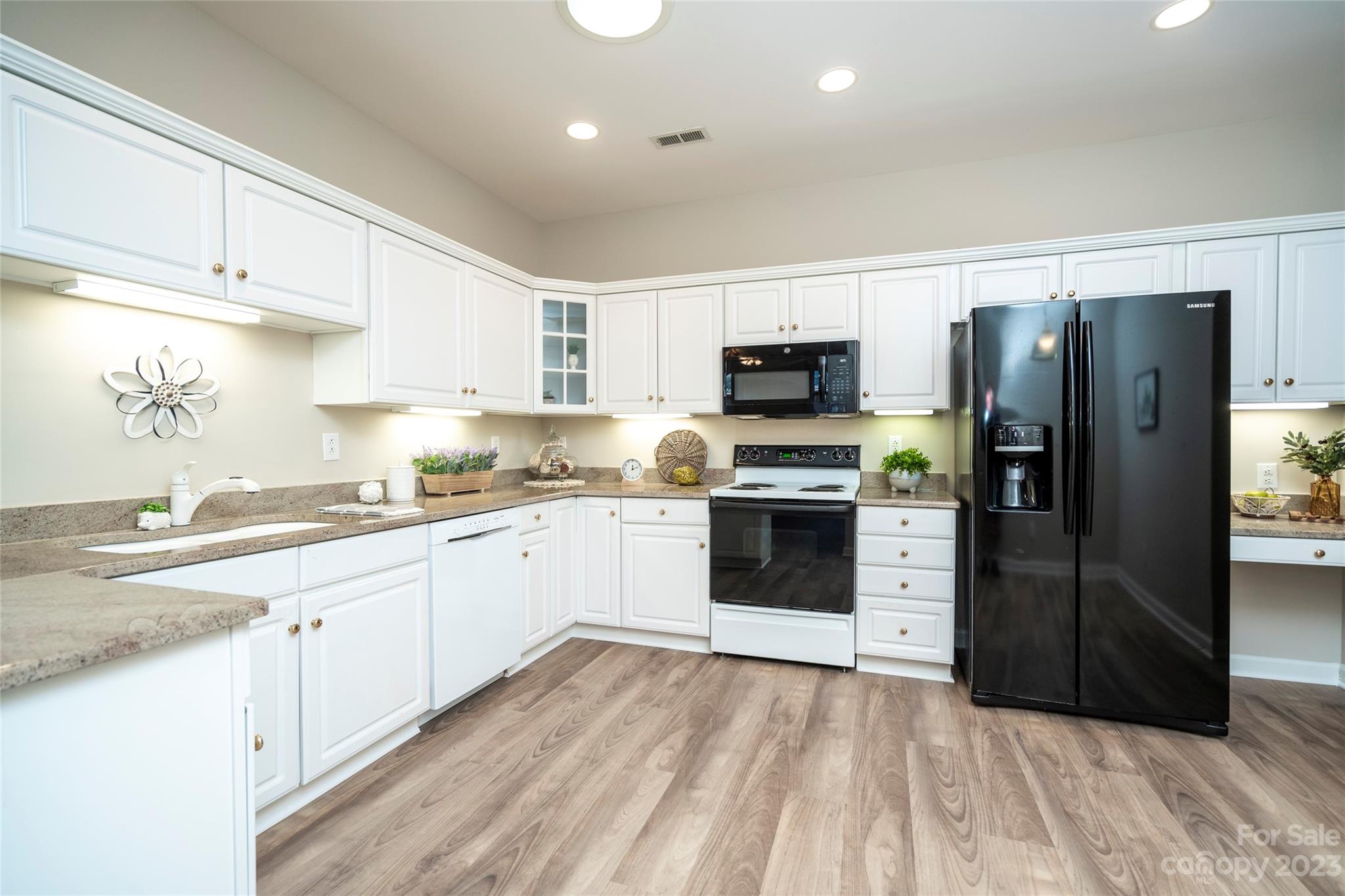 8467 Highland Glen Drive