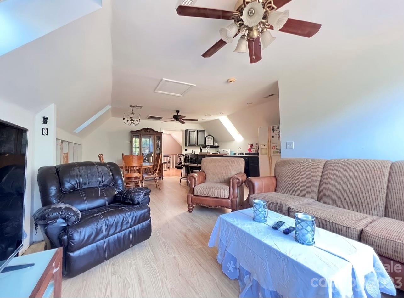 215 Sparta Drive Unit: 28