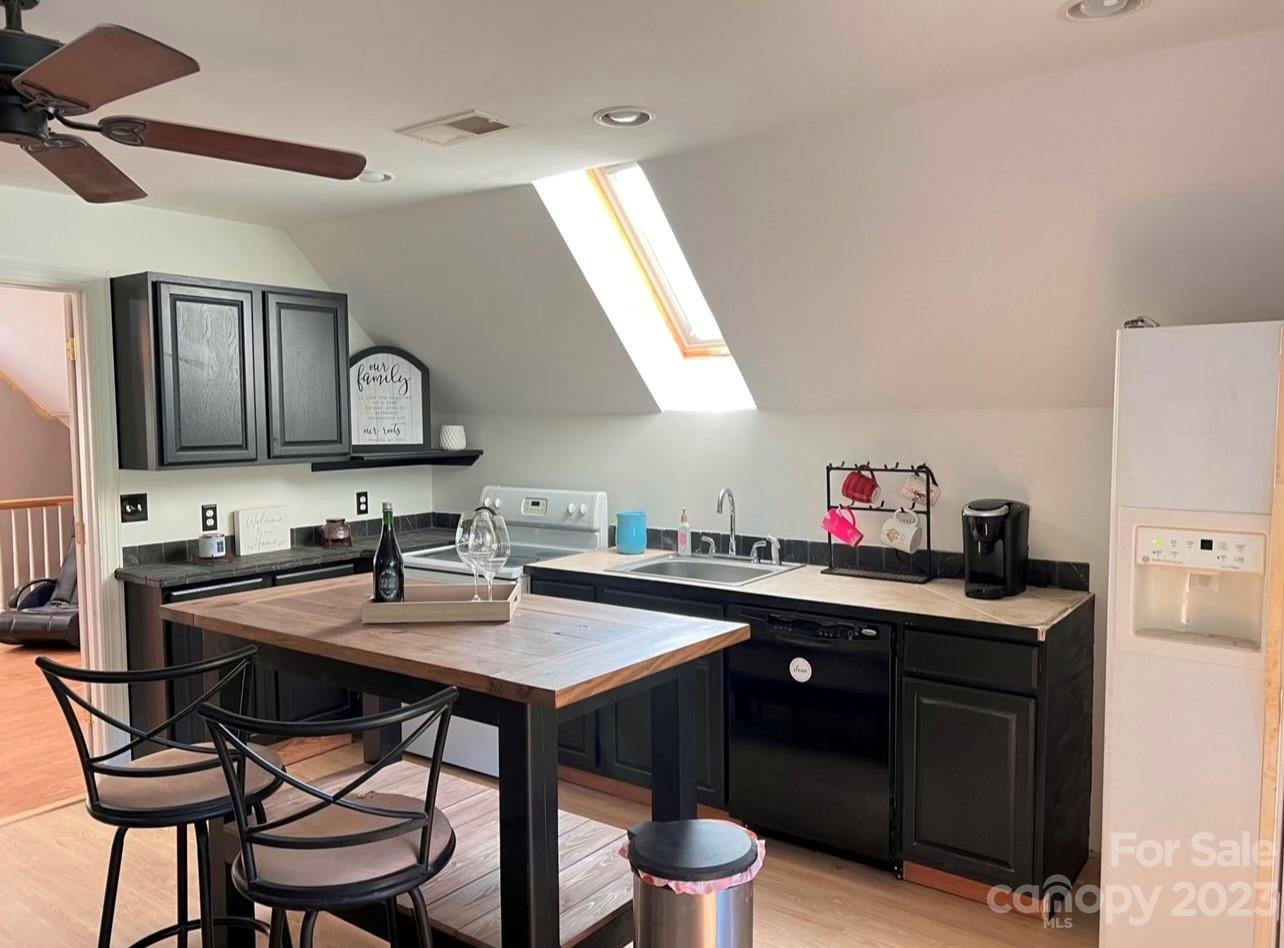 215 Sparta Drive Unit: 28