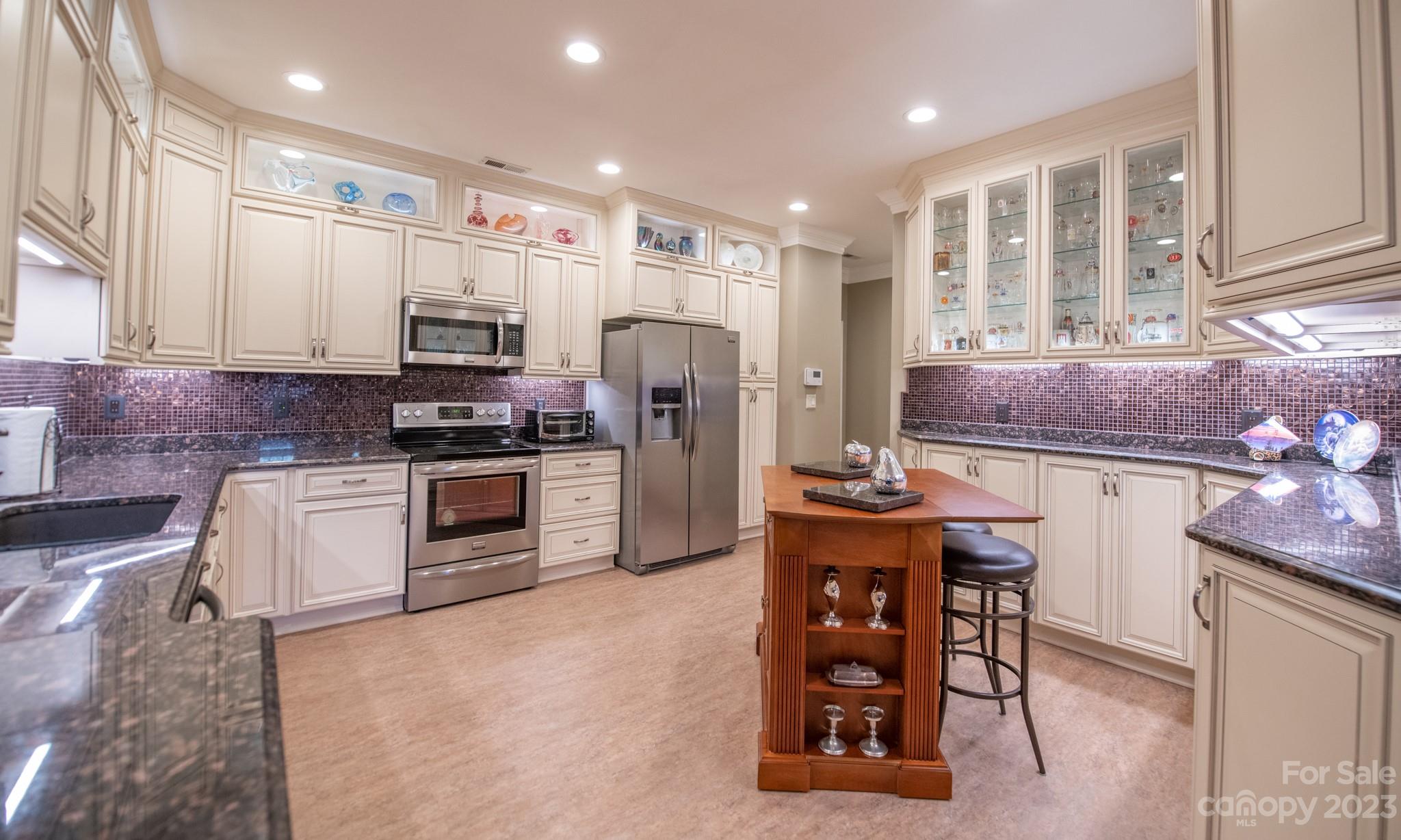 8734 Highland Glen Drive