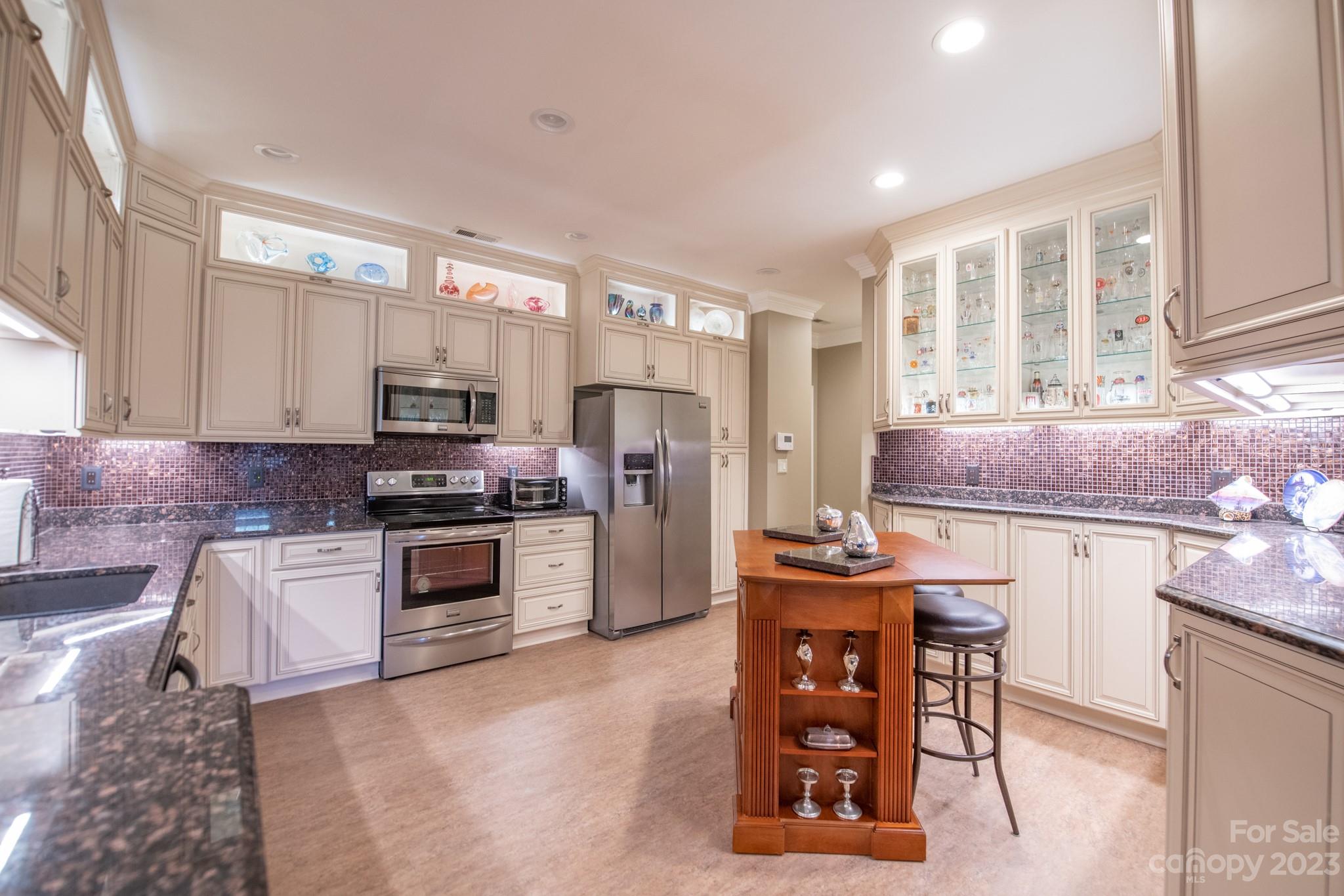 8734 Highland Glen Drive